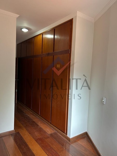 Casa à venda e aluguel com 3 quartos, 351m² - Foto 11