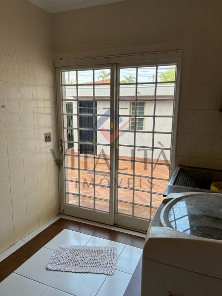 Casa à venda e aluguel com 3 quartos, 351m² - Foto 18