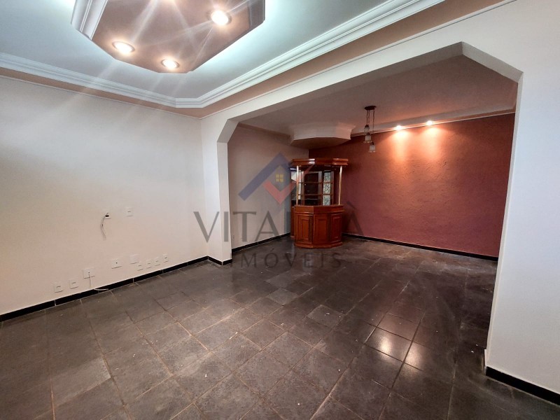 Casa à venda com 3 quartos, 171m² - Foto 1