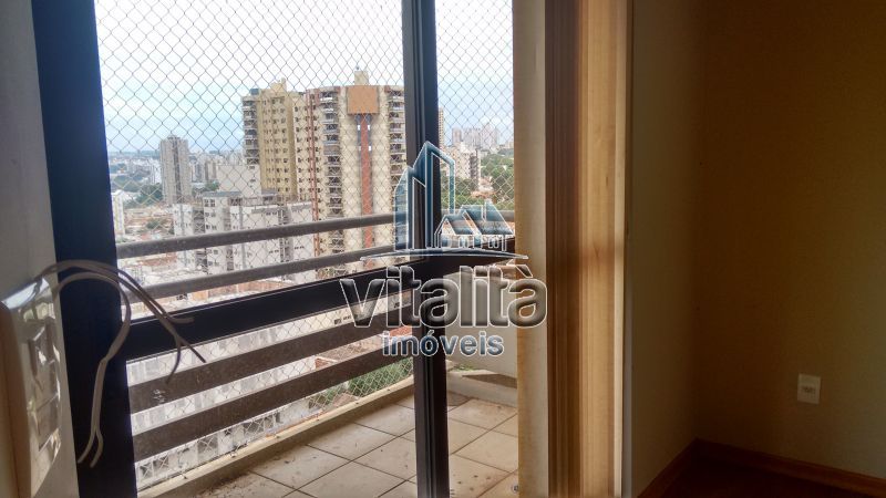 Apartamento à venda com 3 quartos, 95m² - Foto 2